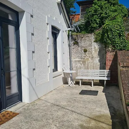 Le Petit Chateau